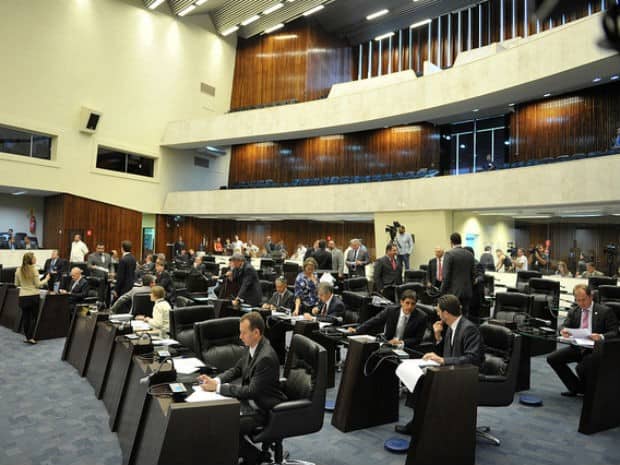 Plenário da Assembleia Legislativa foi transformado em Comissão Geral nesta terça-feira (30) (Foto: Sandro Nascimento/Alep/ Divulgação)
