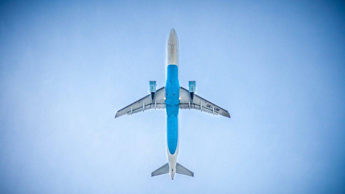 Plano de carbono de aéreas segue mesmo diante de crise global