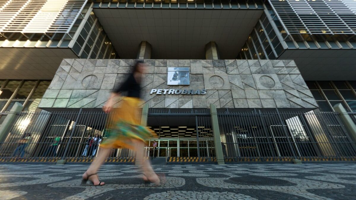 Clipping 2ª Edição: Minoritários tentam aumentar presença no conselho da Petrobras