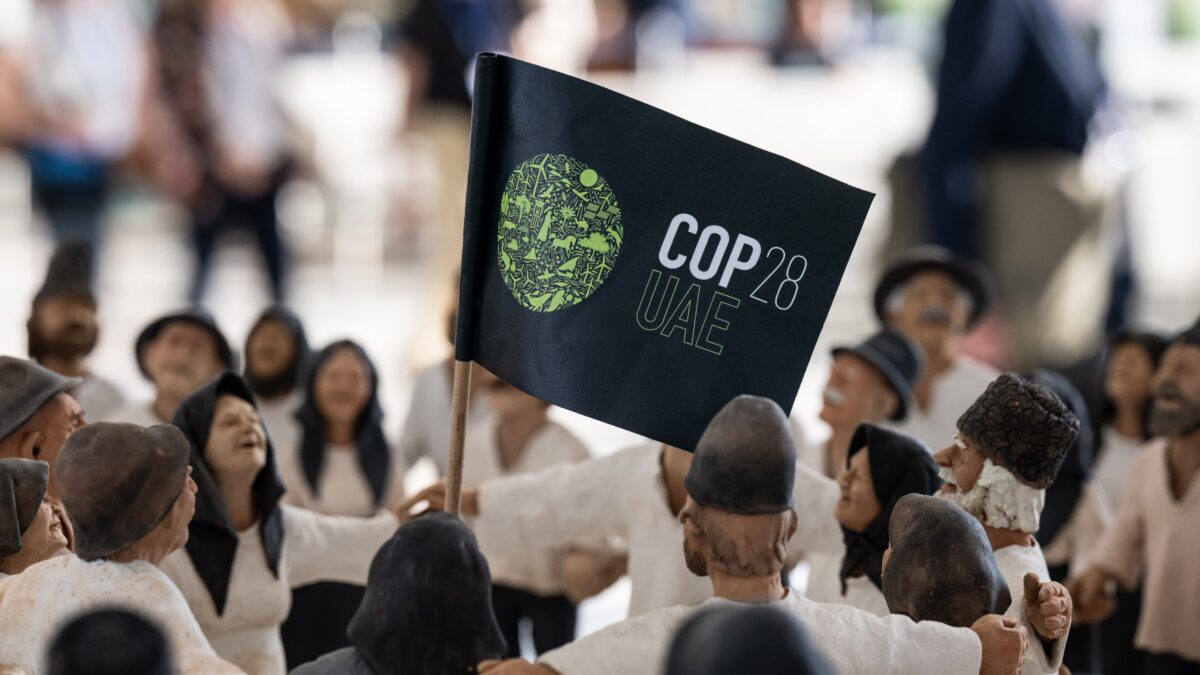 📰 Clipping 1ª Edição: COP28 tem decisão histórica sobre combustíveis fósseis, mas fecha acordo fraco