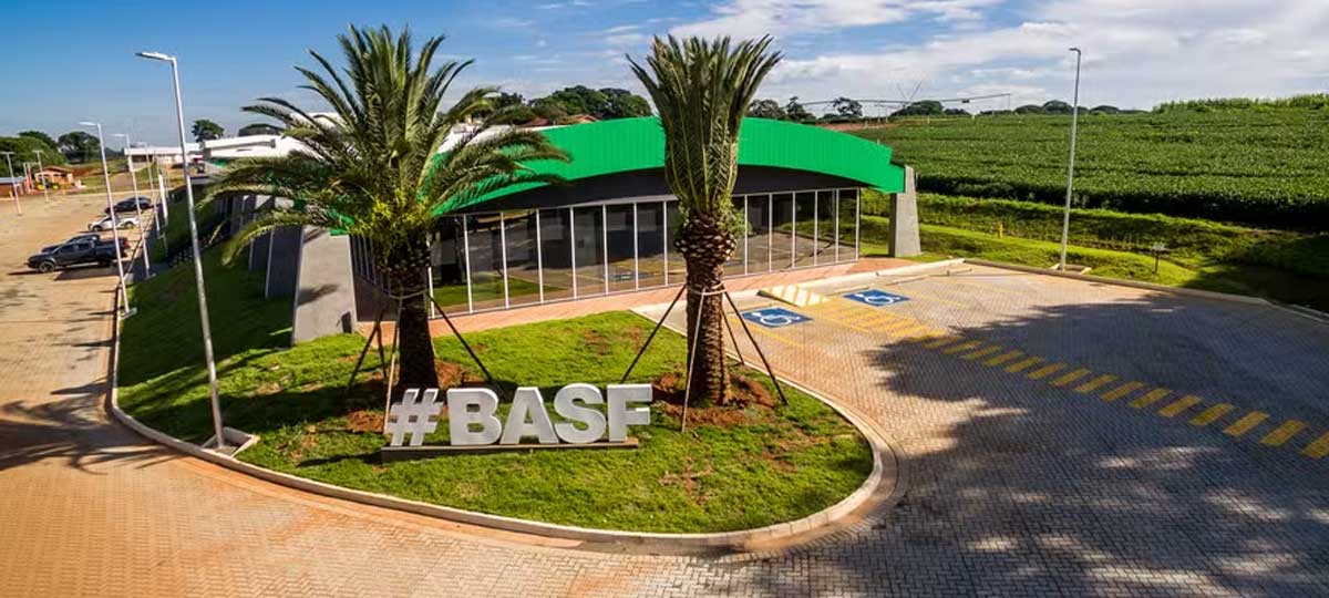 BASF levanta R$ 1,4 bilhão via FIAGRO FIDC para ampliar crédito a produtores e distribuidores